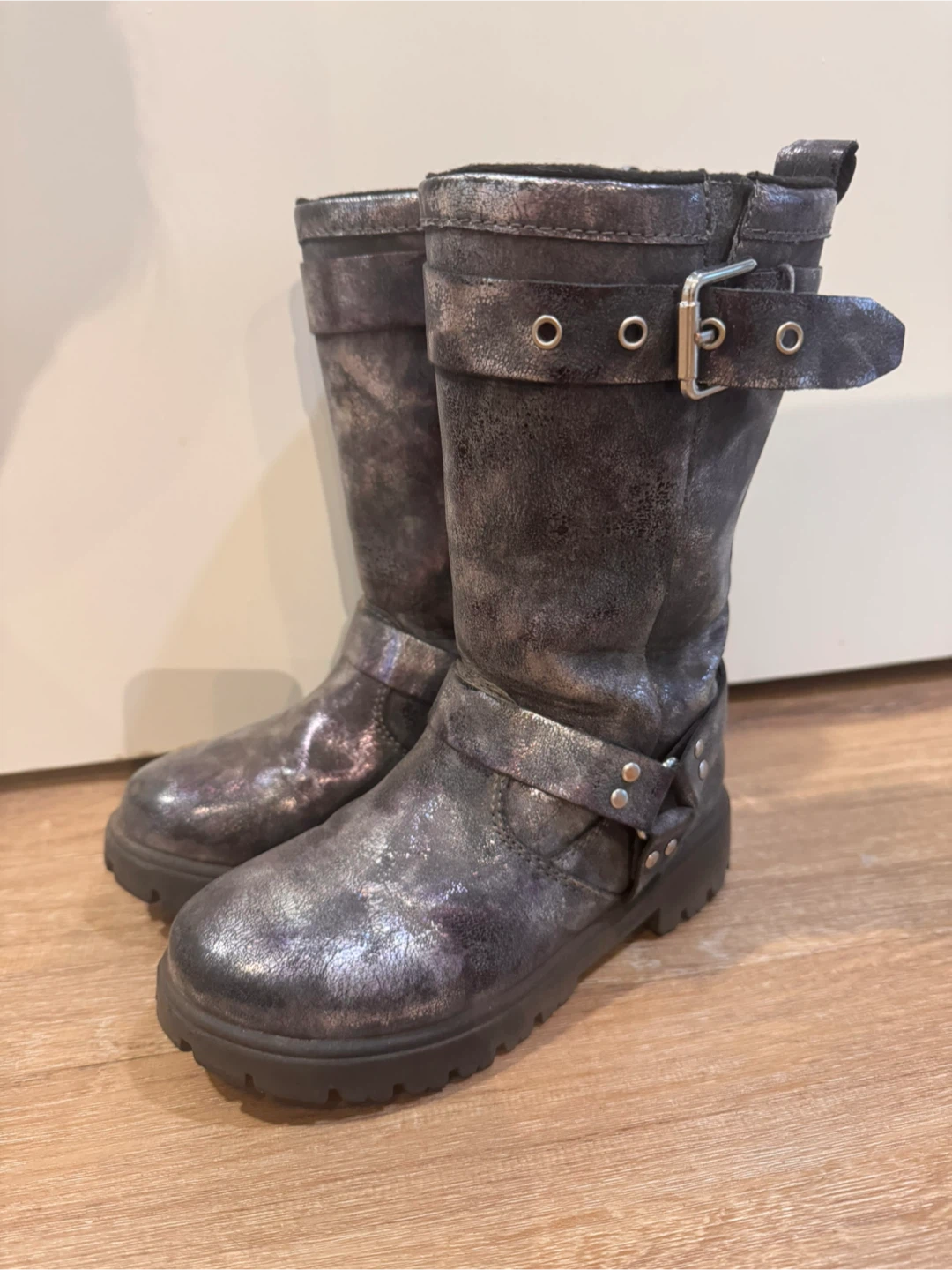 Girls Metallic Grey Buckle Boots