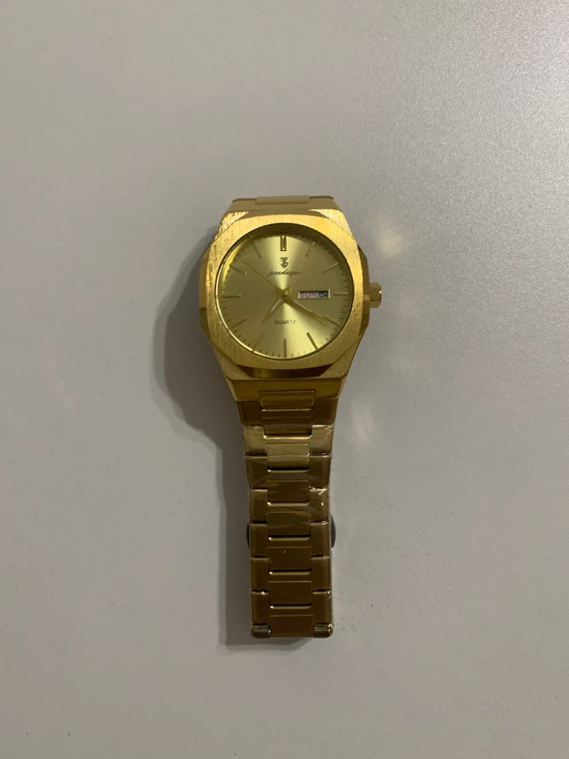 Poedagar Golden Quartz Watch