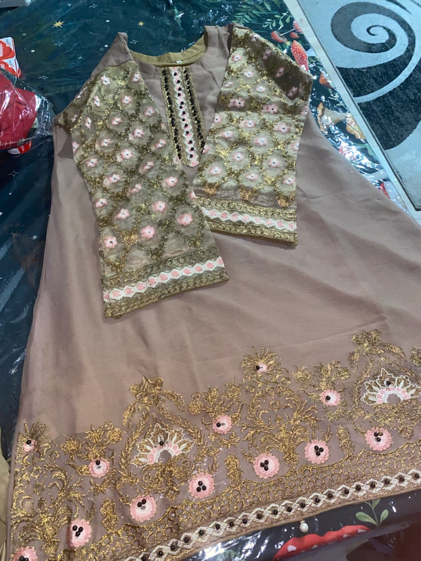 Embroidered Beige Salwar Kameez - photo 2