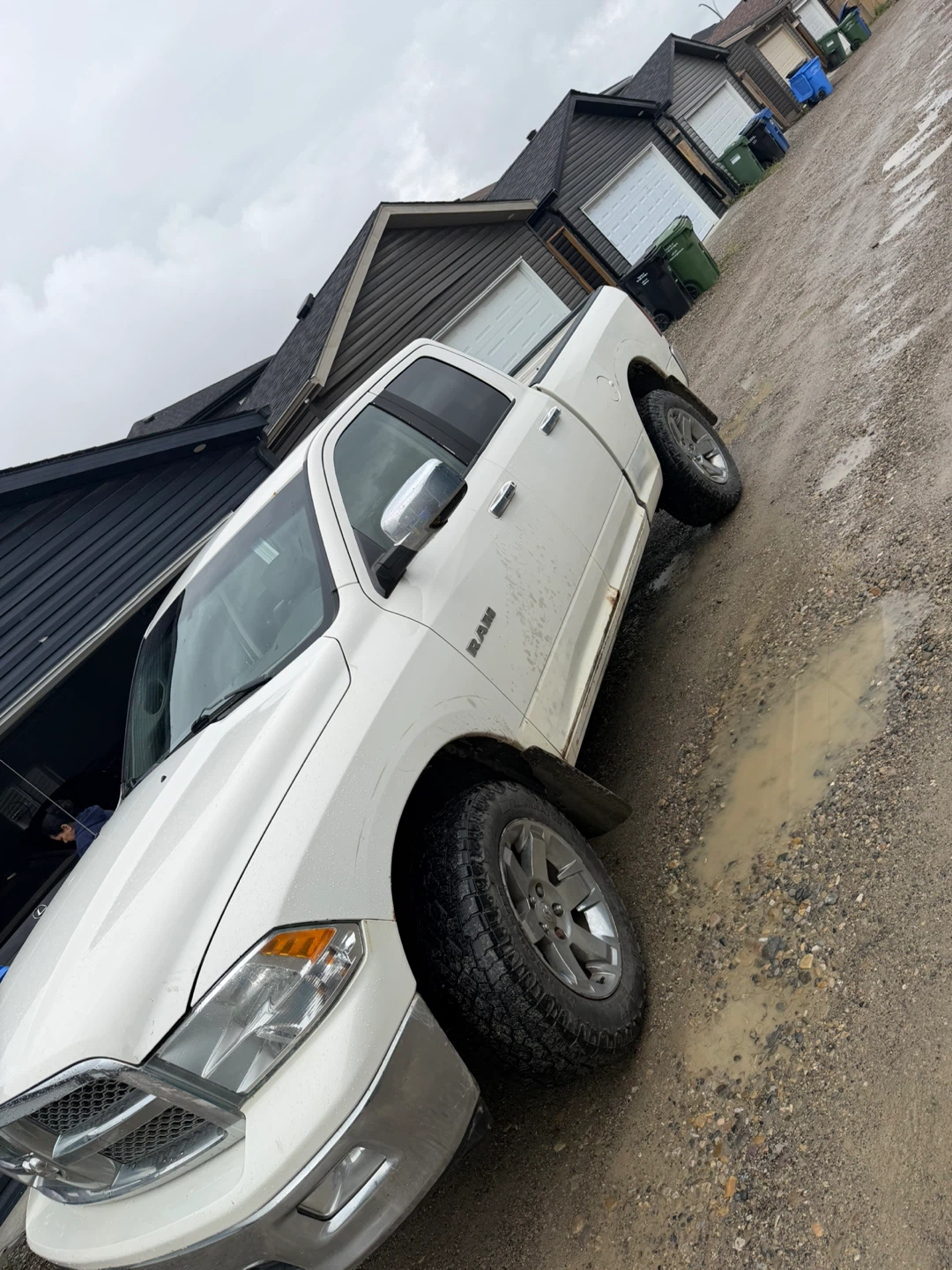Dodge Ram Laramie 4x4 - photo 2