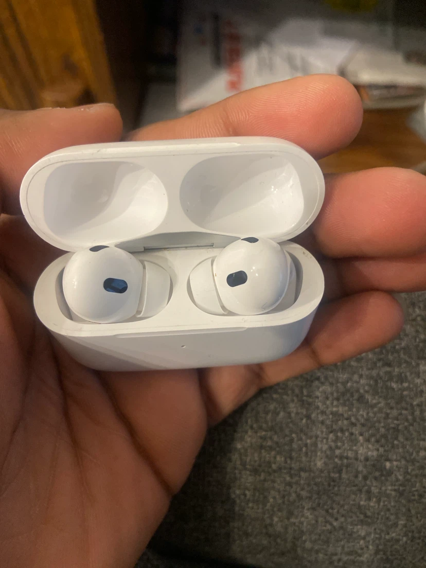 Apple AirPods Pro (2nd generation) - photo 4