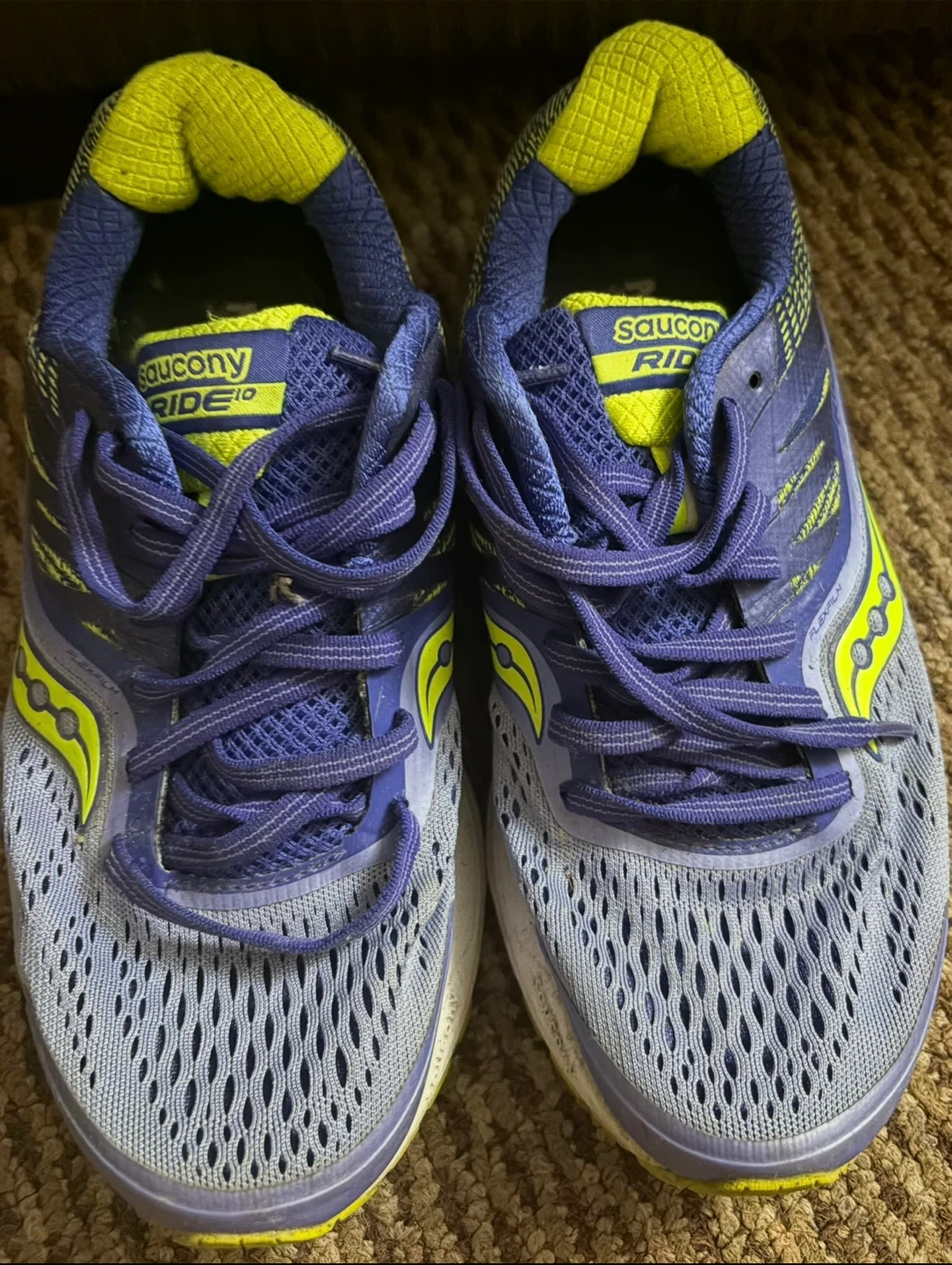 Women’s saucony ~ Size 6