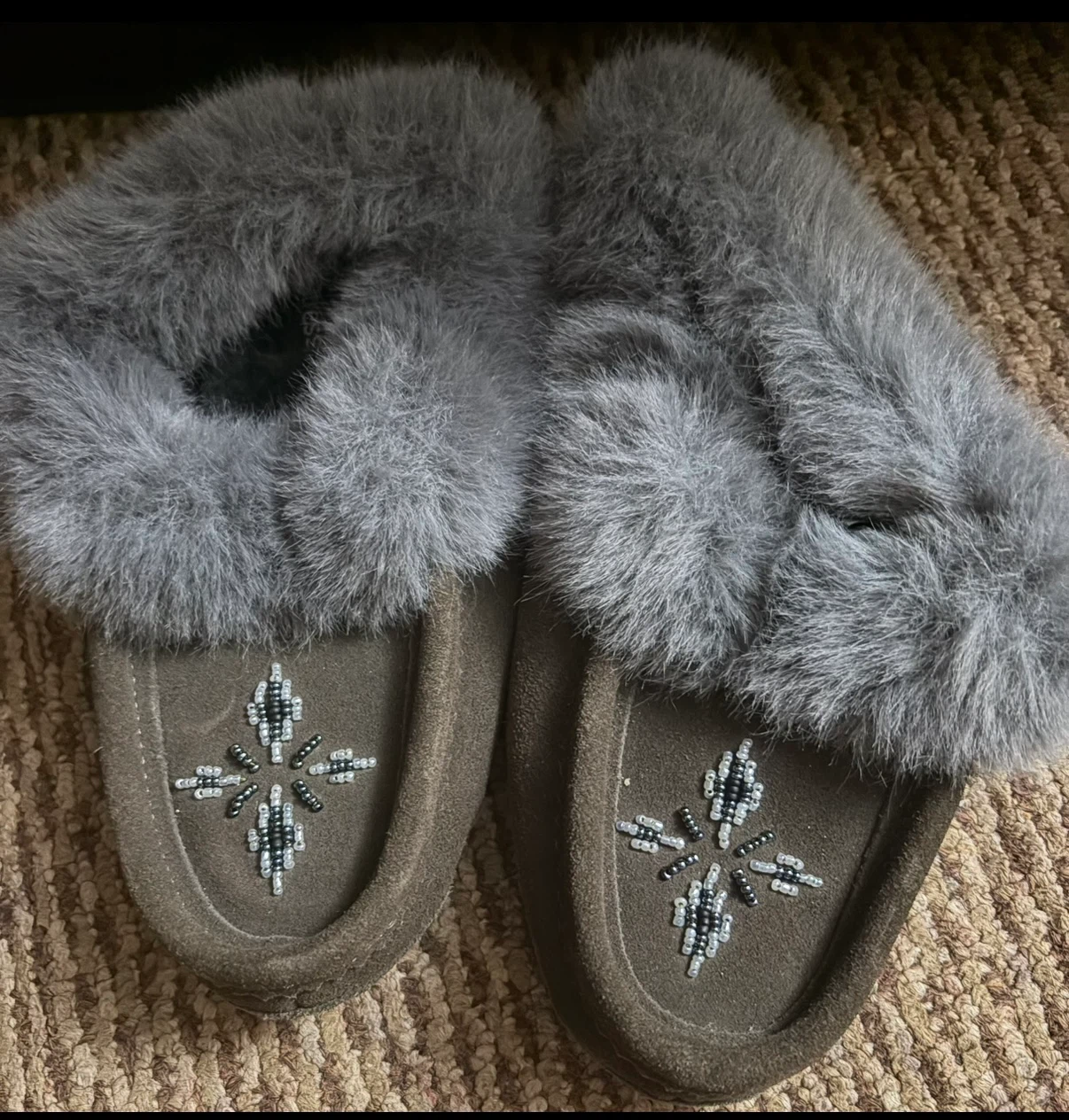 Faux Fur Lined Moccasin Shoe ~ Size 6