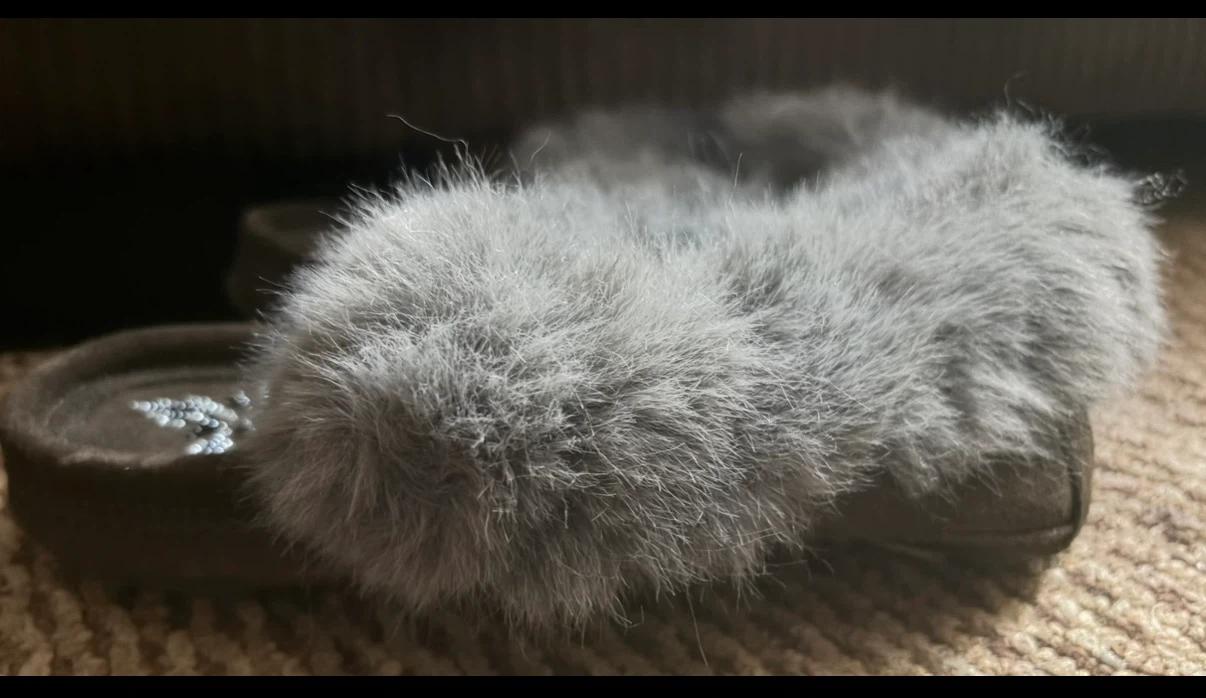 Faux Fur Lined Moccasin Shoe ~ Size 6 - photo 2
