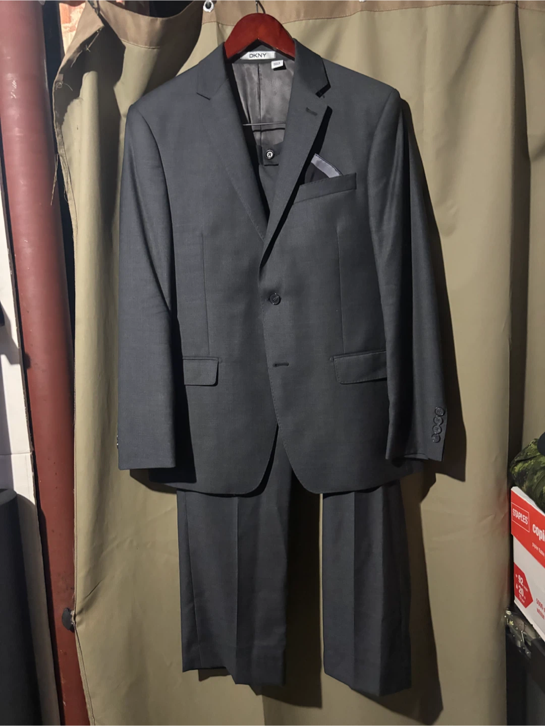 DKNY Men’s Suit 40S P36W30L