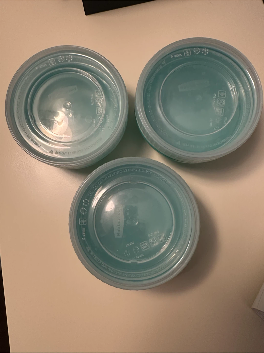 3 Rubbermaid plastic containers