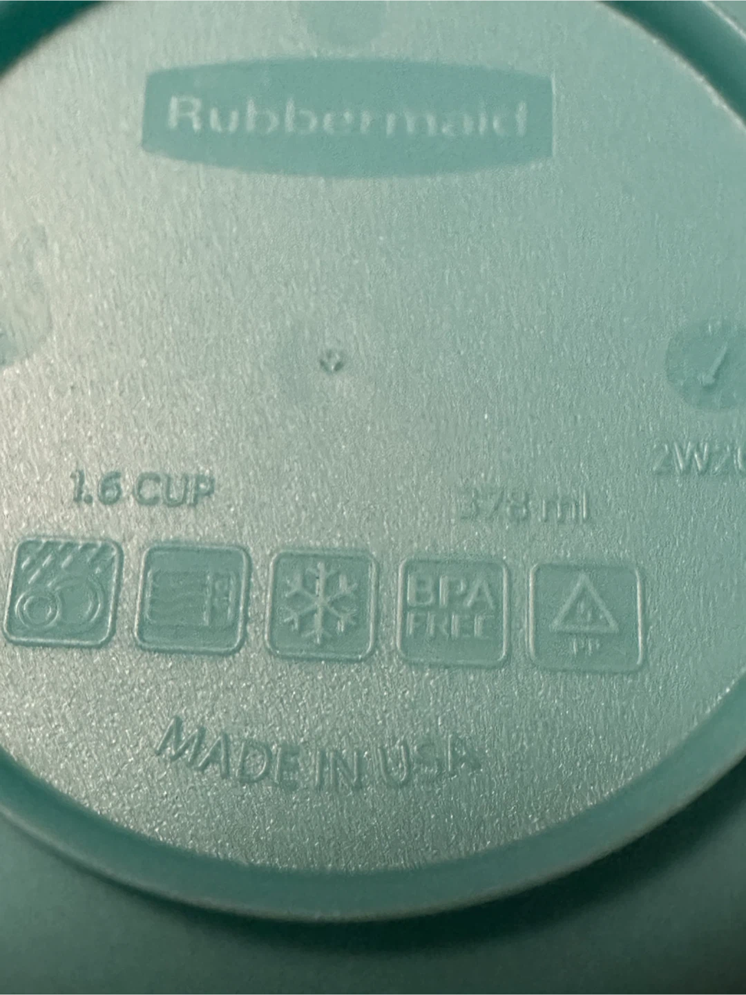 3 Rubbermaid plastic containers - photo 4