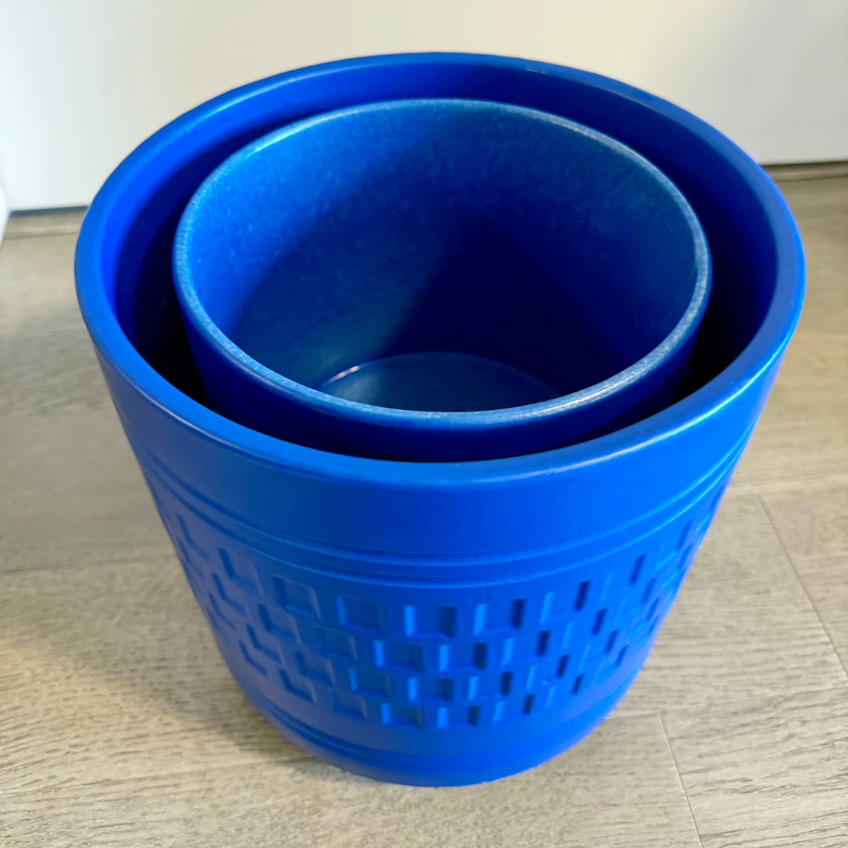 Set of 2 Vibrant Cobalt Blue Ceramic Footed Planters / Pots - photo 3