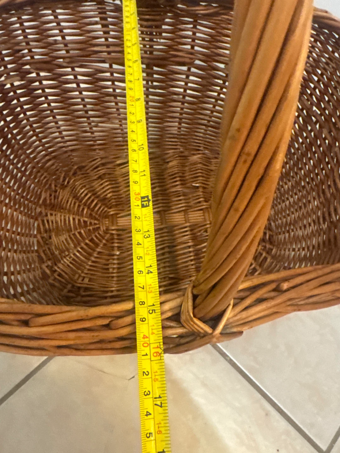 Two Large/smoll Woven Wicker Basket - photo 4