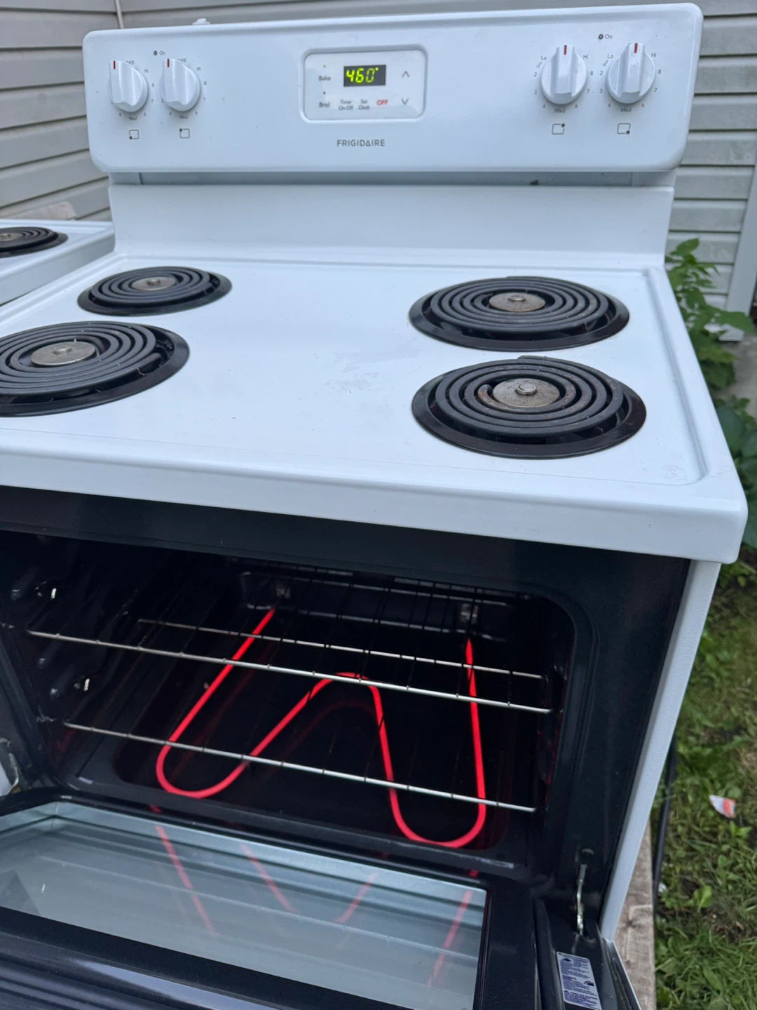 🆓livraison 300$ Cuisinière électrique Frigidaire blanche 4 ronds - photo 3