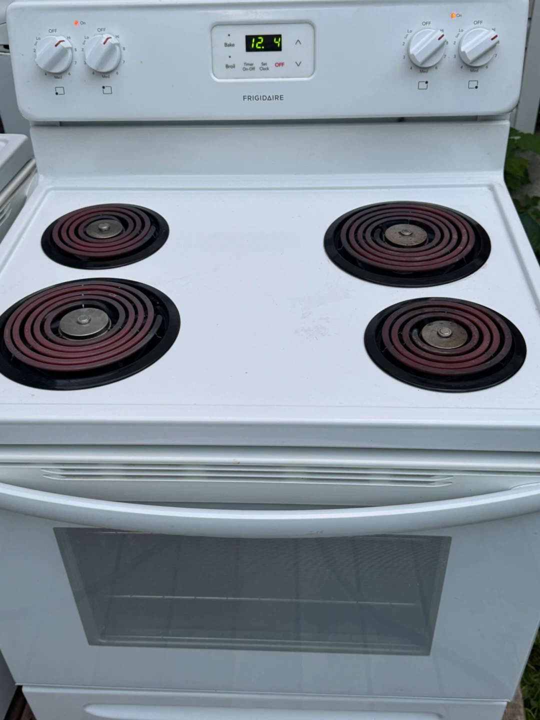 🆓livraison 300$ Cuisinière électrique Frigidaire blanche 4 ronds - photo 4