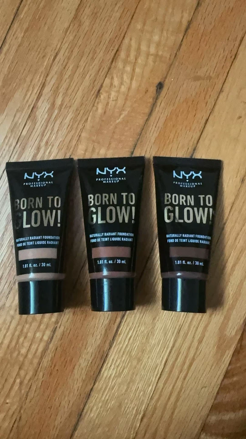 Nyx born to glow foundation - photo 2