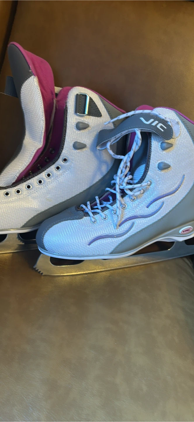 VIC Figure Ice Skates size 8