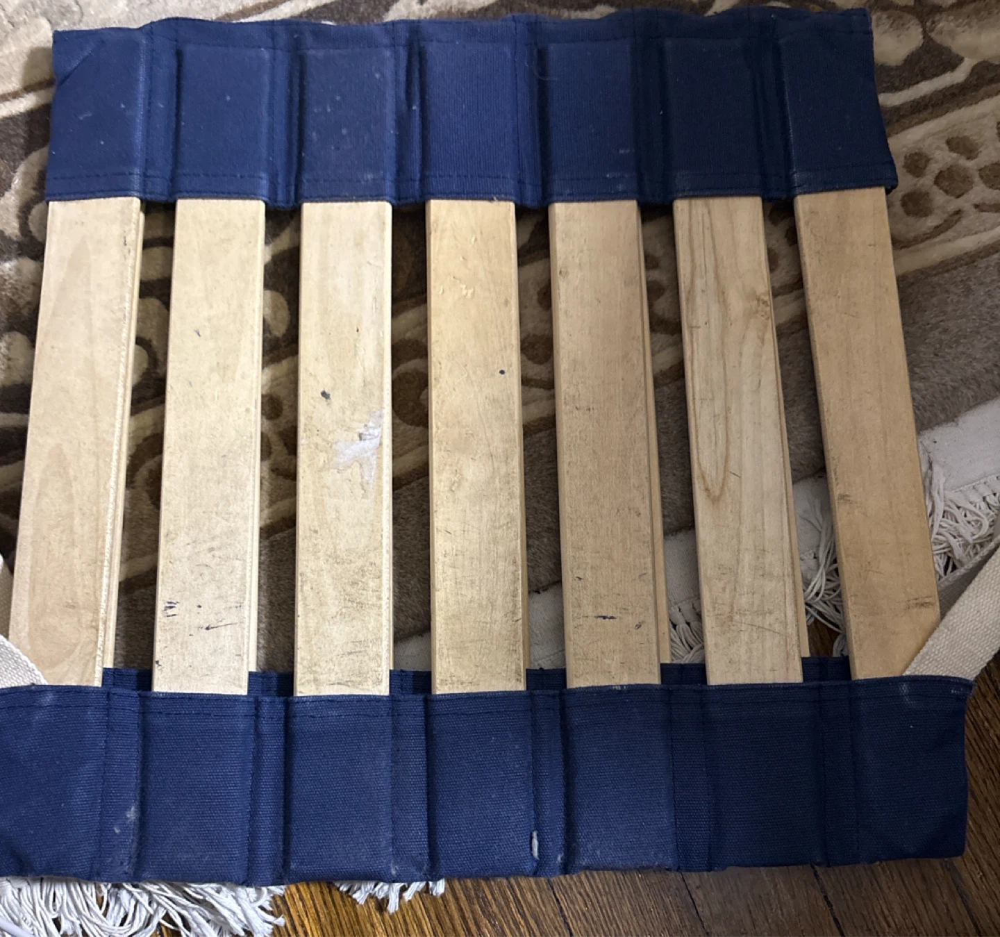 Flat sporting/beach chair wood and canvas border