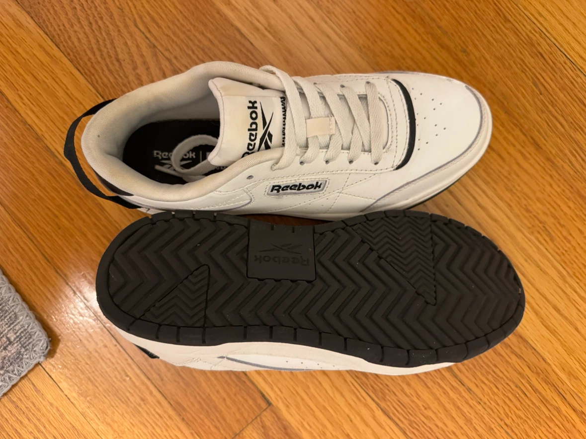 White and black womanly Reebok shoes - photo 2