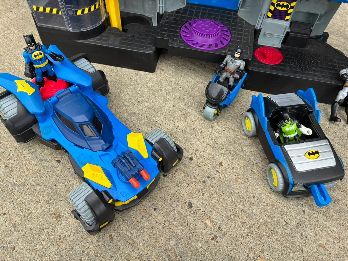 Fisher-Price Imaginext DC Super Friends Batcave Playset - photo 2