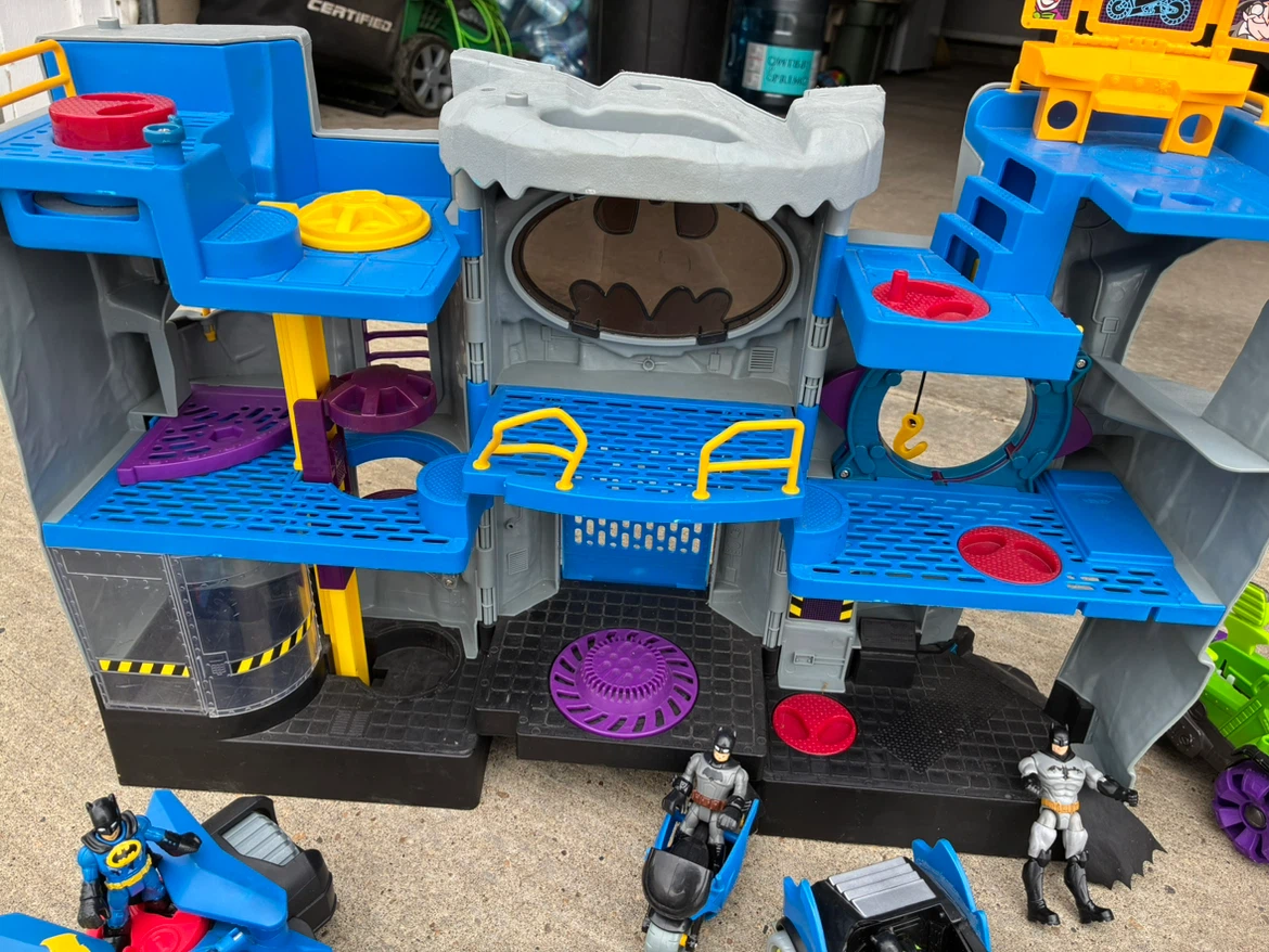 Fisher-Price Imaginext DC Super Friends Batcave Playset - photo 3