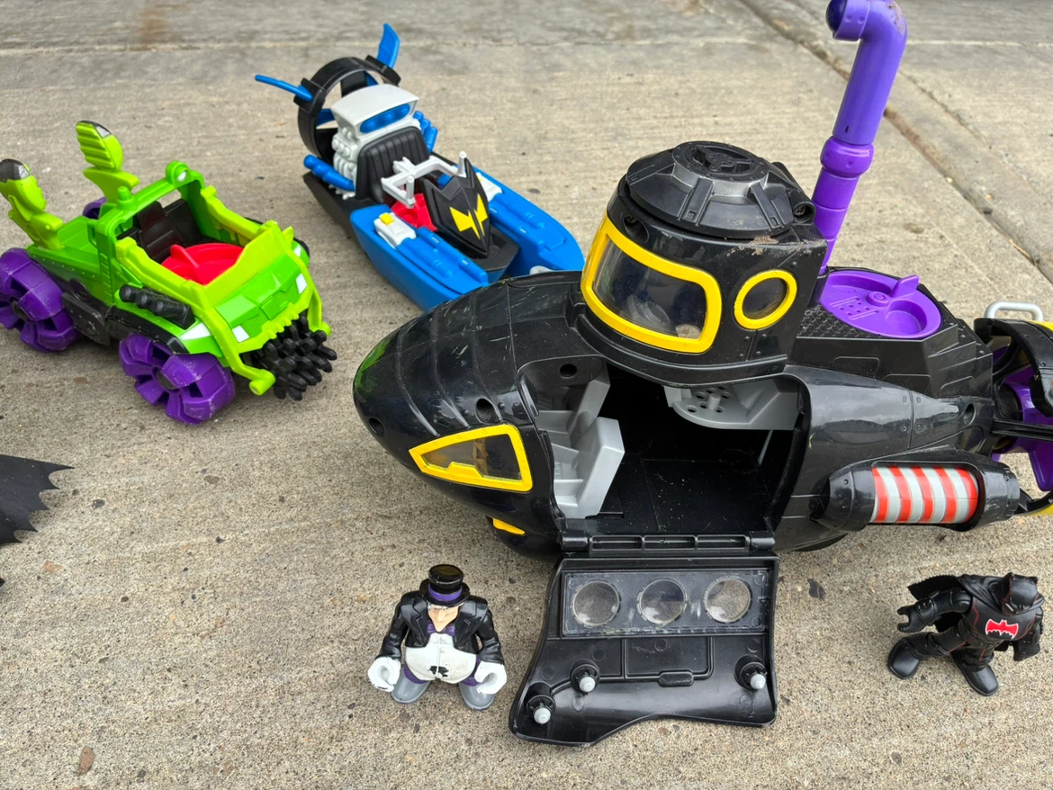 Fisher-Price Imaginext DC Super Friends Batcave Playset - photo 4