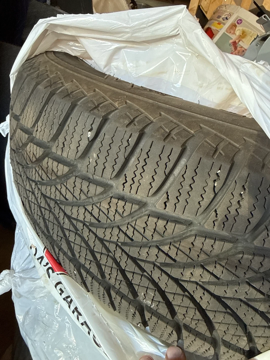 All-season SUV tires 225/65R17