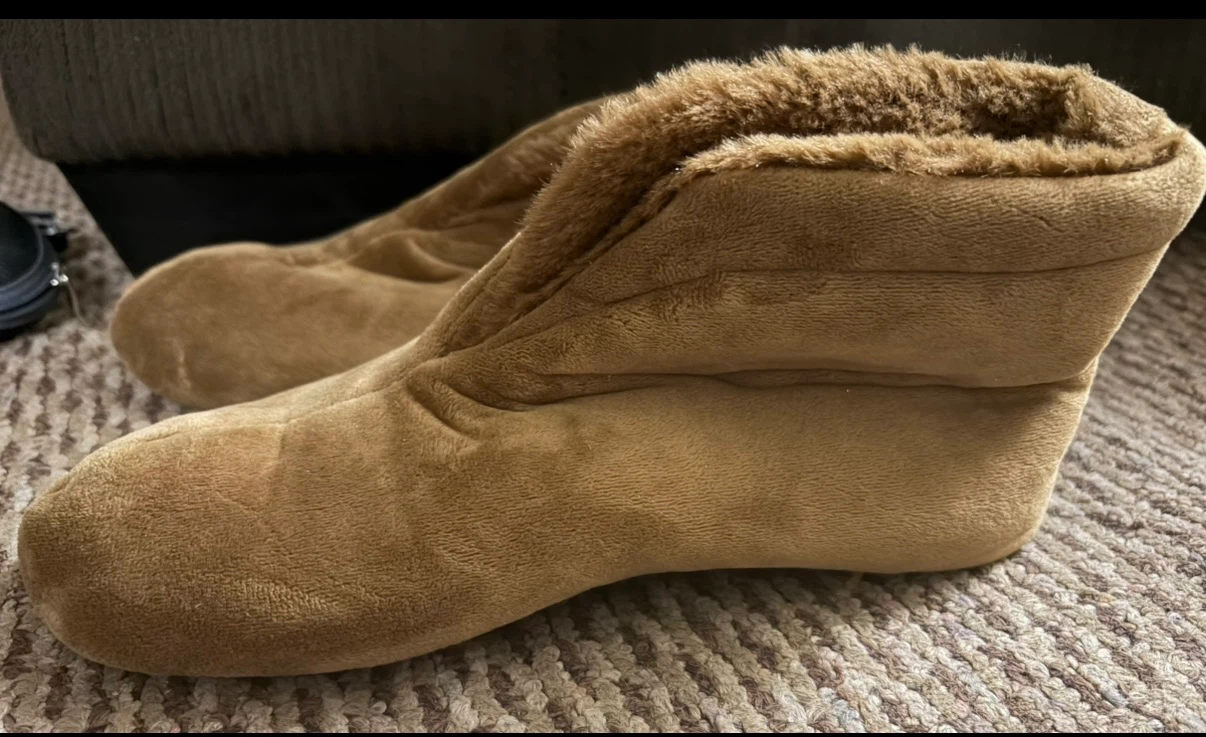 Dearfoams Small Plush Slippers ~ Size 5/6 - photo 2