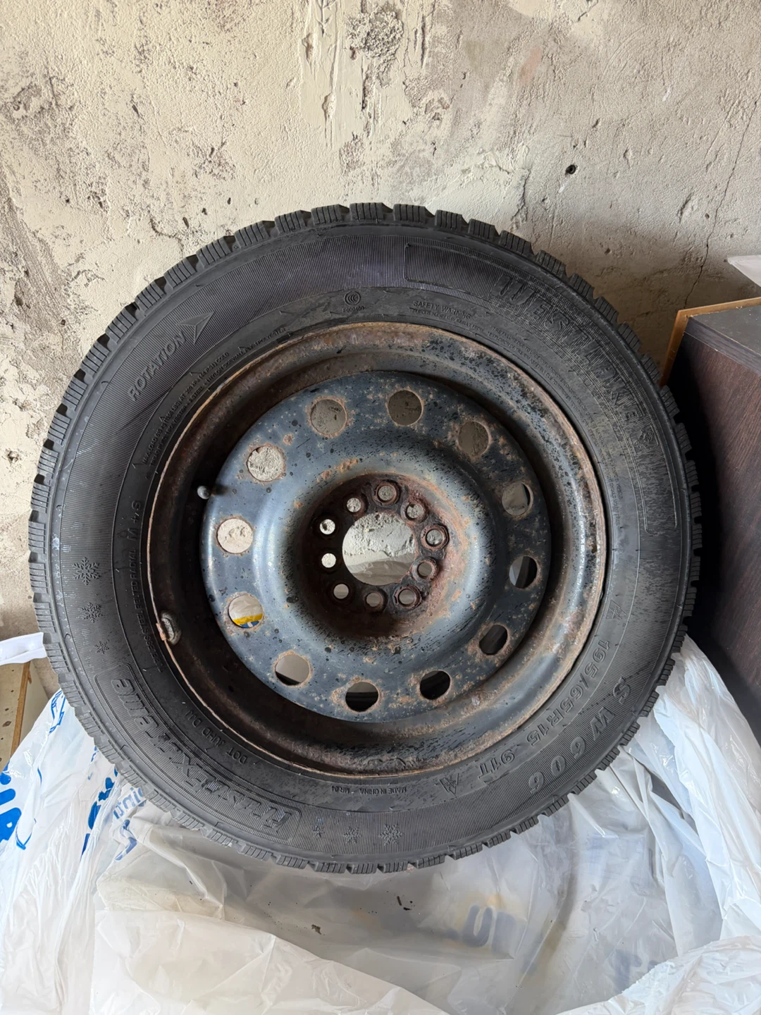 Westlake SW606 Winter Tire with Rim 195/65R15