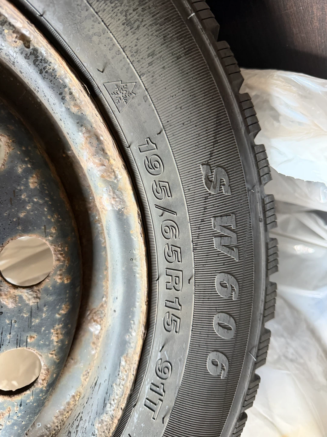 Westlake SW606 Winter Tire with Rim 195/65R15 - photo 2