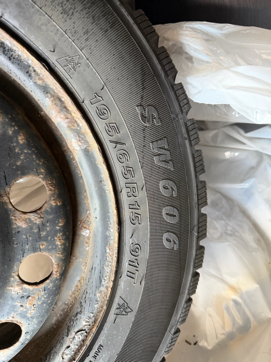 Westlake SW606 Winter Tire with Rim 195/65R15 - photo 3