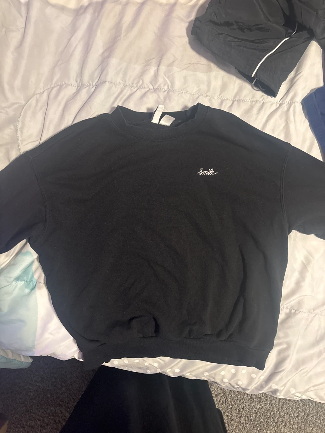 H&M Divided Smile Black Sweatshirt