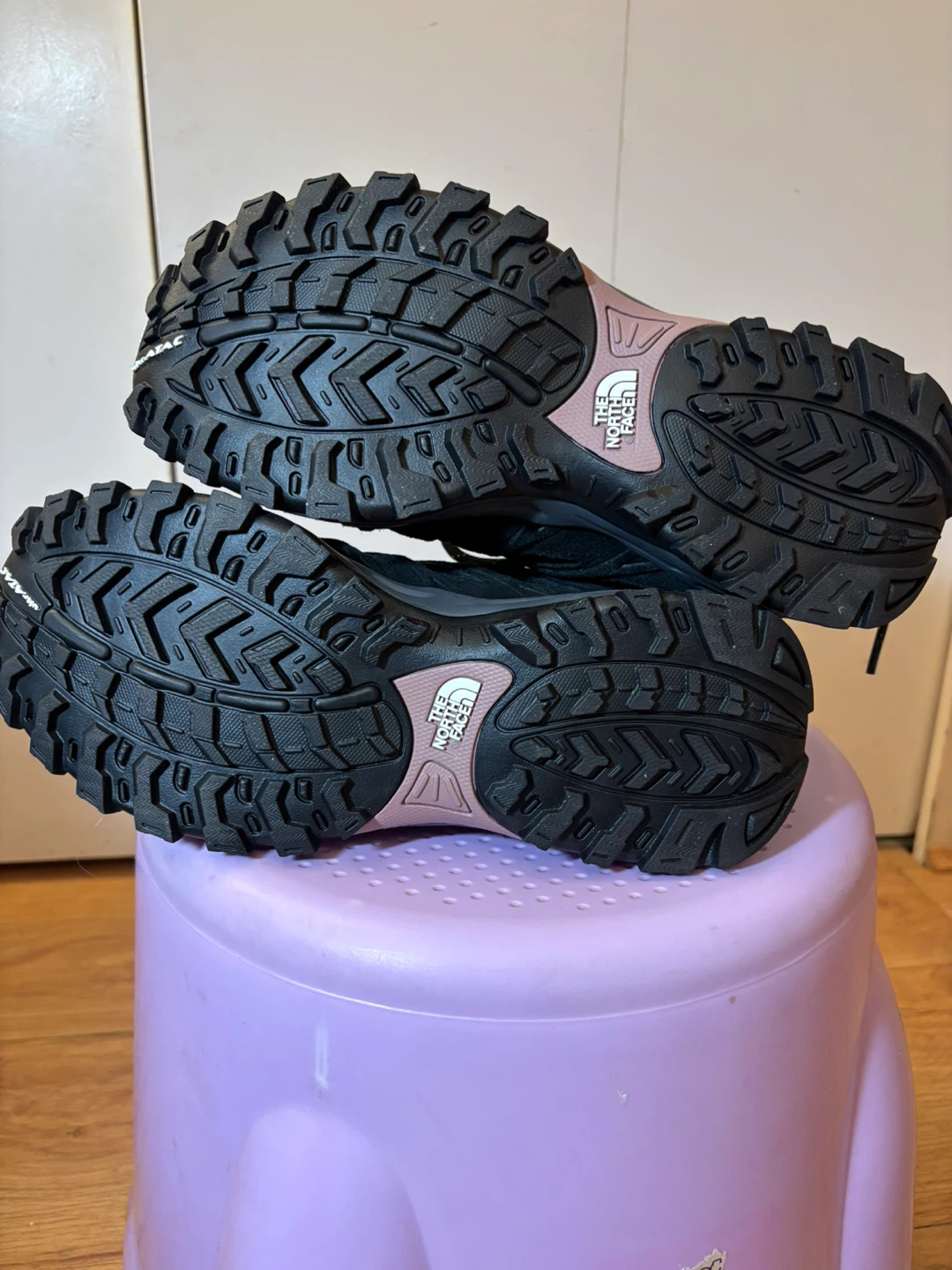 The North Face Women's Hiking Shoes Black Size 7 US - photo 2