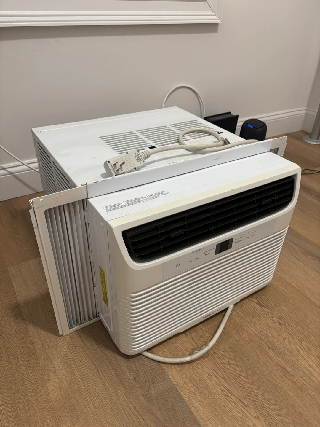 Frigidaire 10,000 BTU Window AiC - photo 3