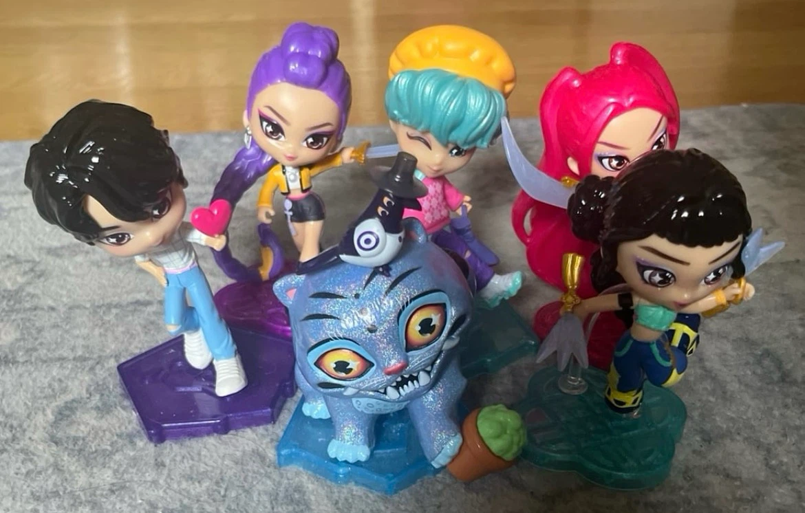 Netflix KPOP Demon Hunters figurines, stickers and creative set