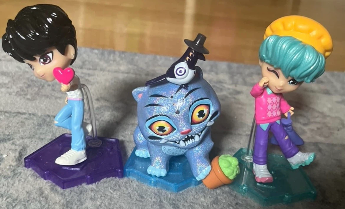 Netflix KPOP Demon Hunters figurines, stickers and creative set - photo 3