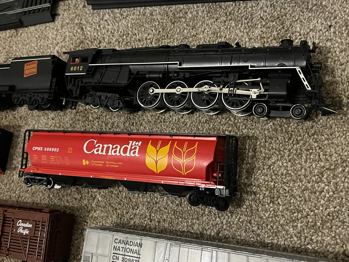 Model Train Set with Tracks and Locomotives - photo 2