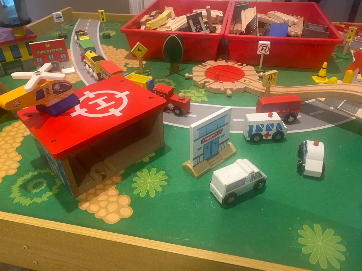 Kidkraft train table & train set - photo 5