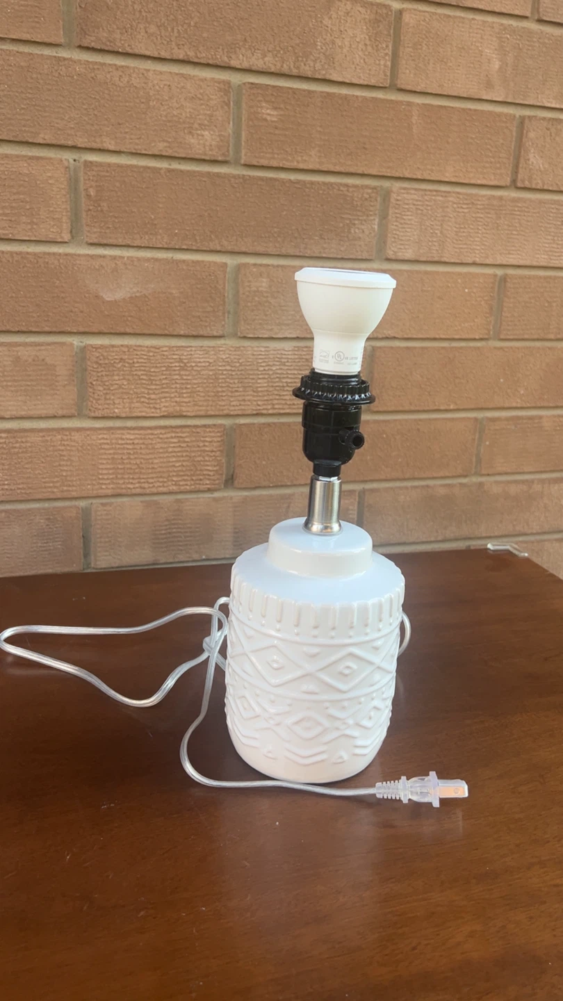White textured ceramic table lamp - photo 2