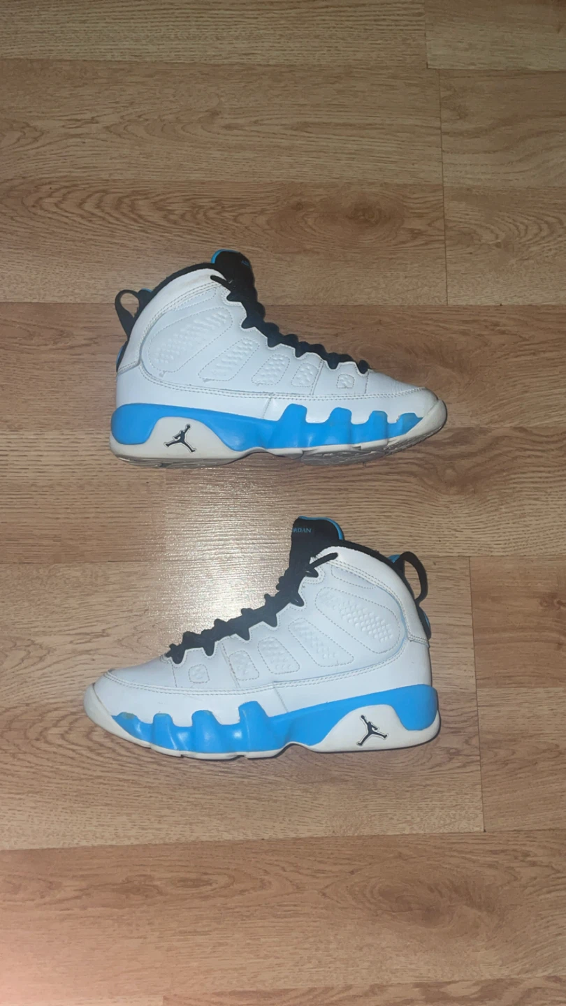 Size 3.5y Jordan 9 15$