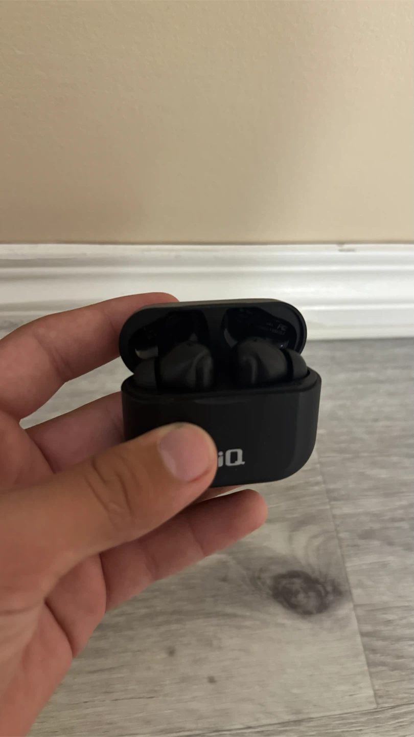 iQ Wireless Earbuds with Charging Case