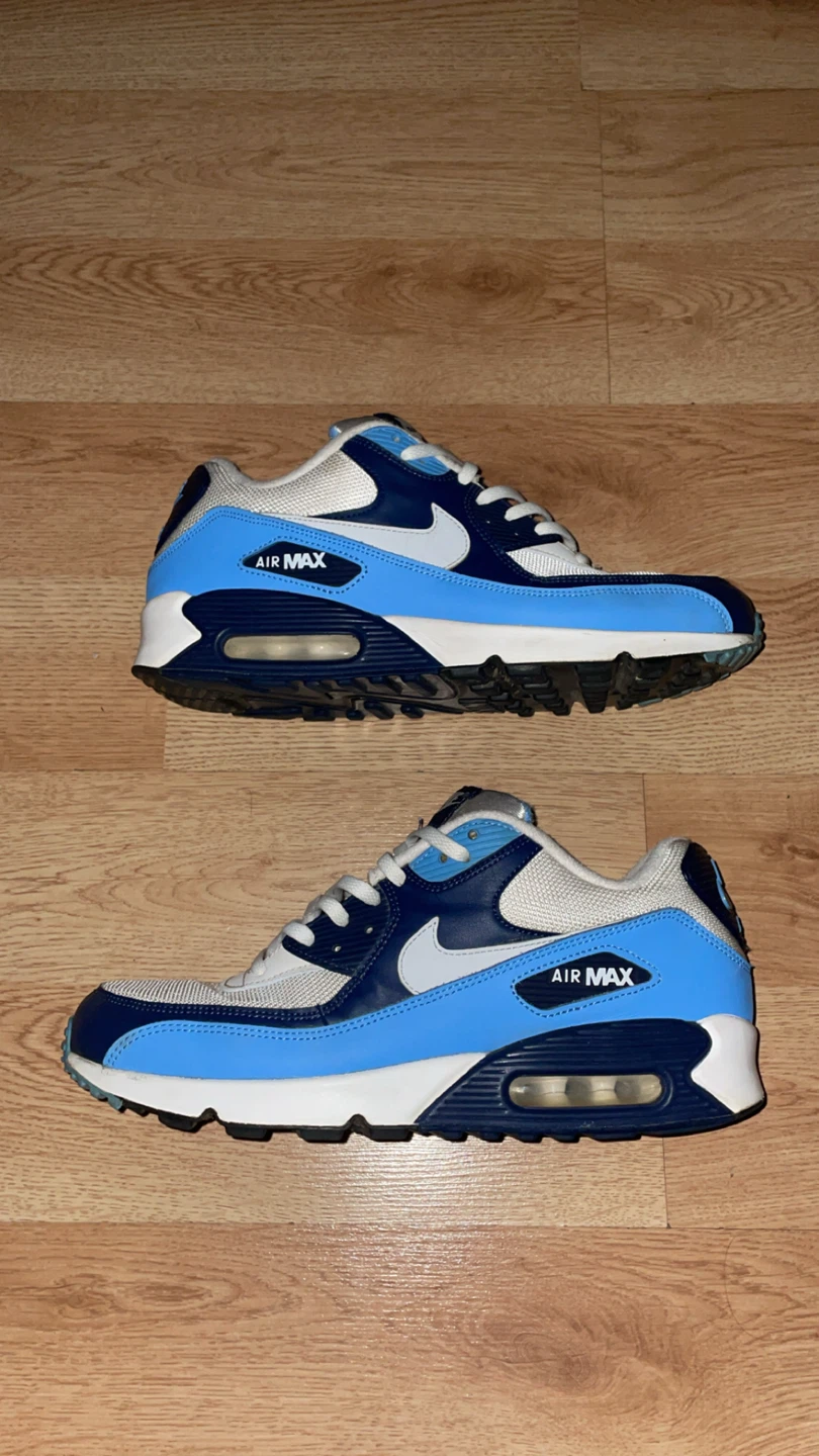 Size 10 men’s airmax 20$