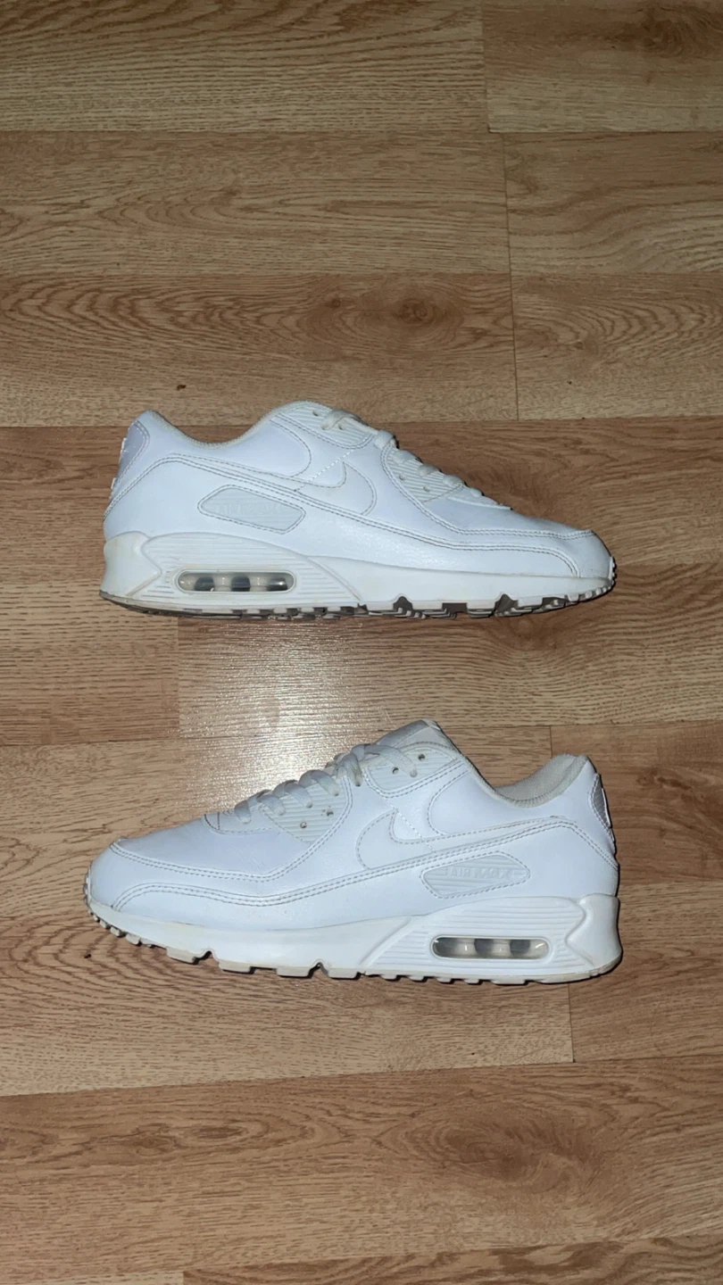 Size 10 men’s airmax 20$