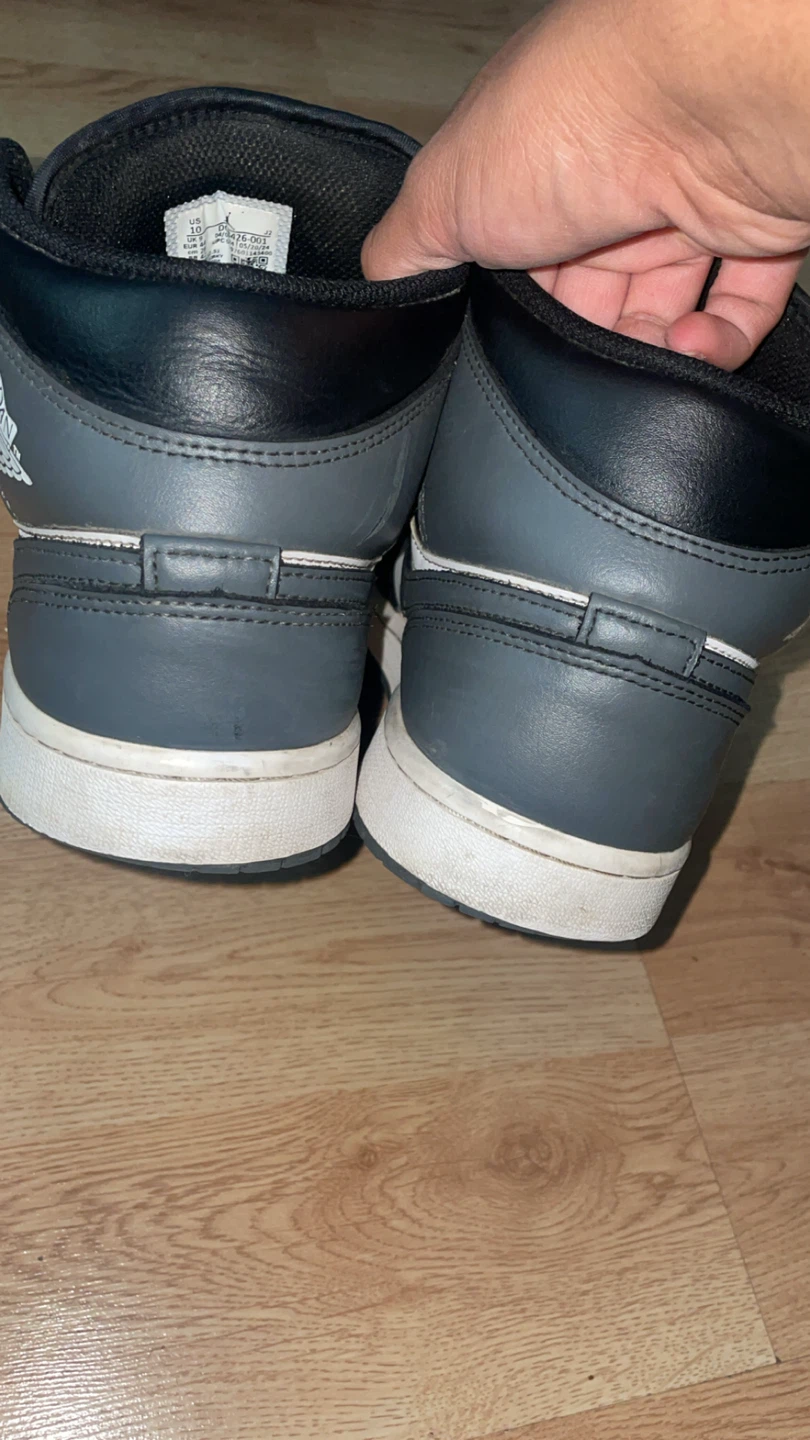 Size 10 men’s Jordan 1 20$ - photo 5