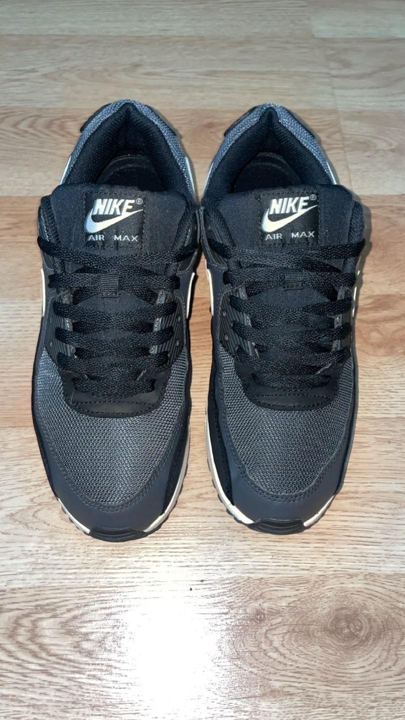 Size 9.5 men’s airmax 20$ - photo 2