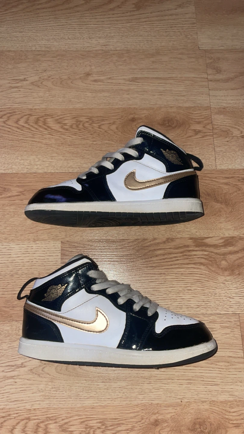 Size 2y Jordan 1 10$