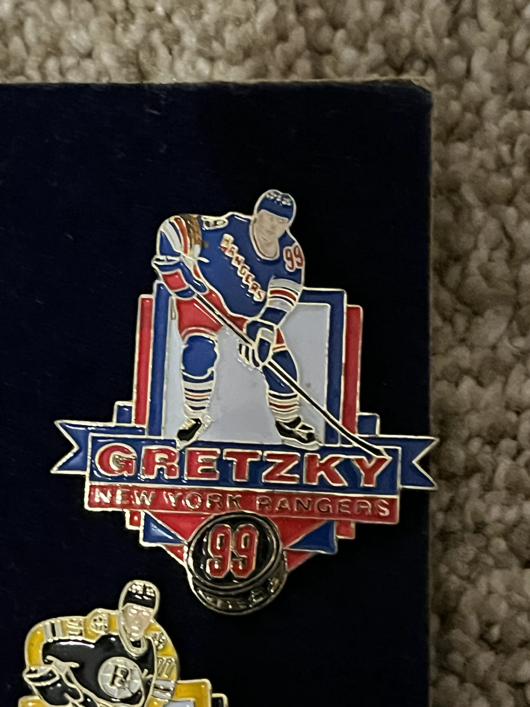 Collection of 6 Vintage NHL Legend Hockey Pins - photo 2