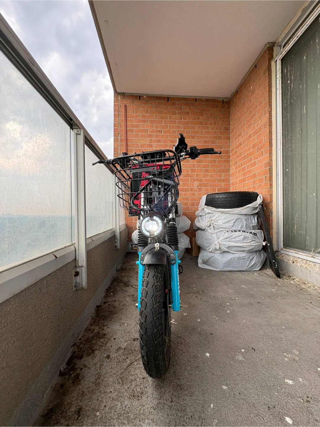Electric Scooter with Delivery Bag - photo 3