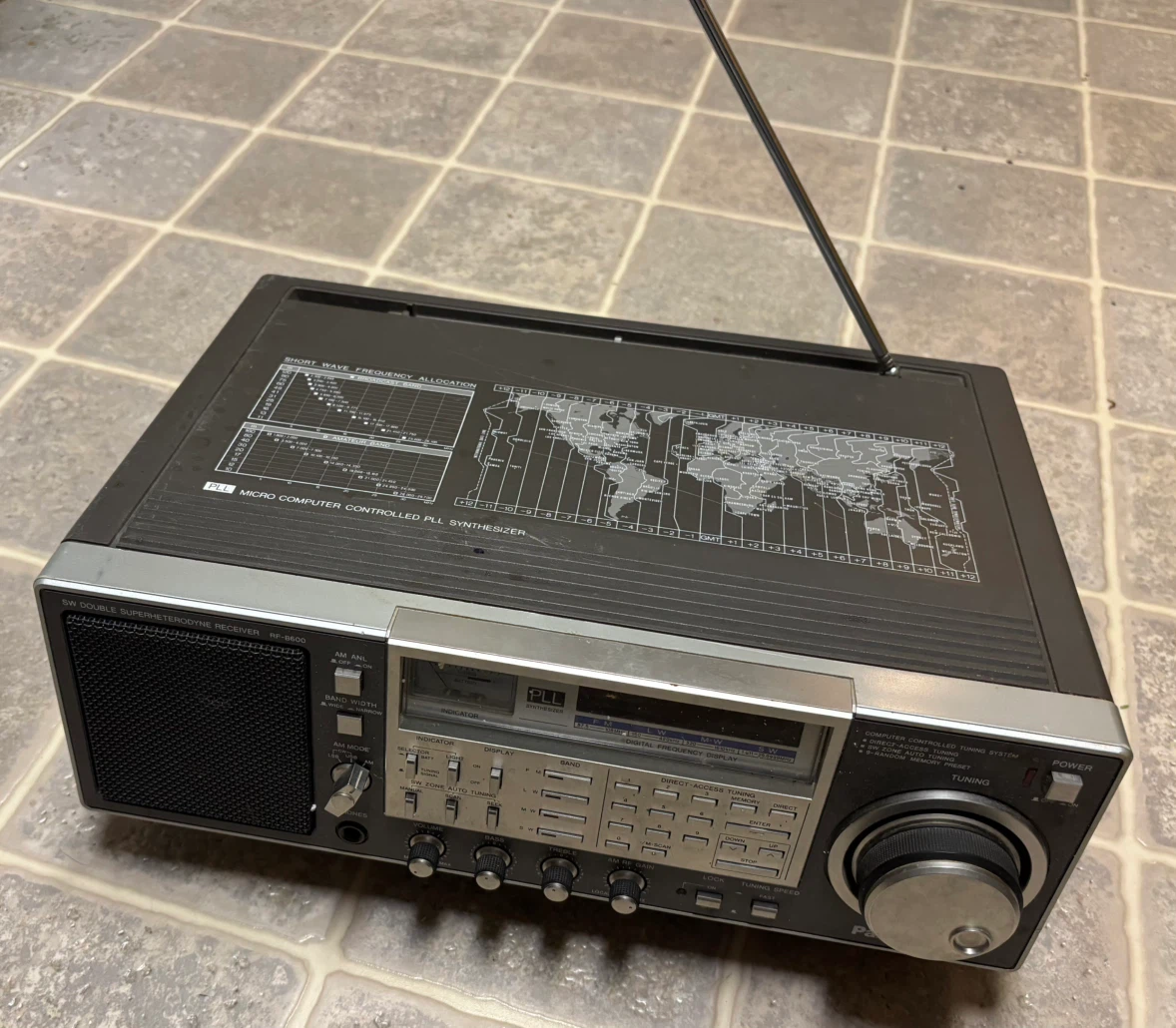 Panasonic RF-B600 Short Wave Receiver