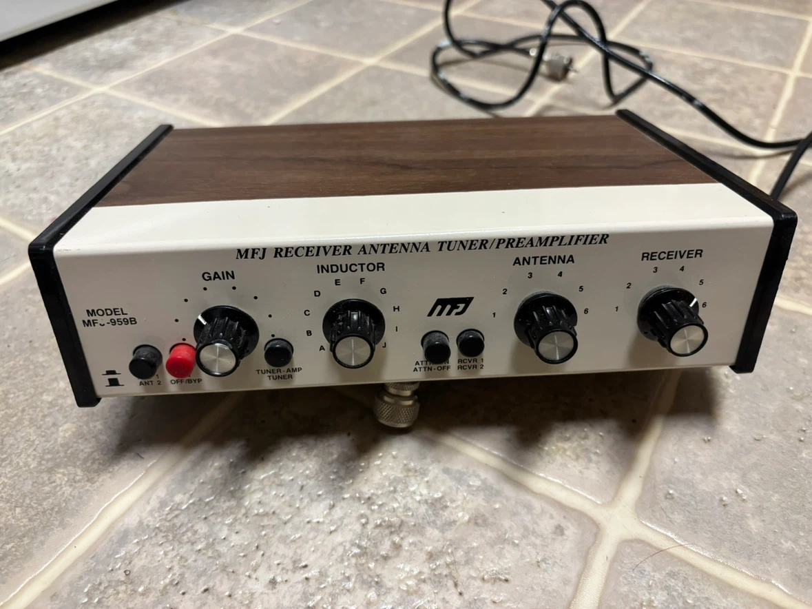 MFJ-959B Receiver Antenna Tuner/Preamplifier