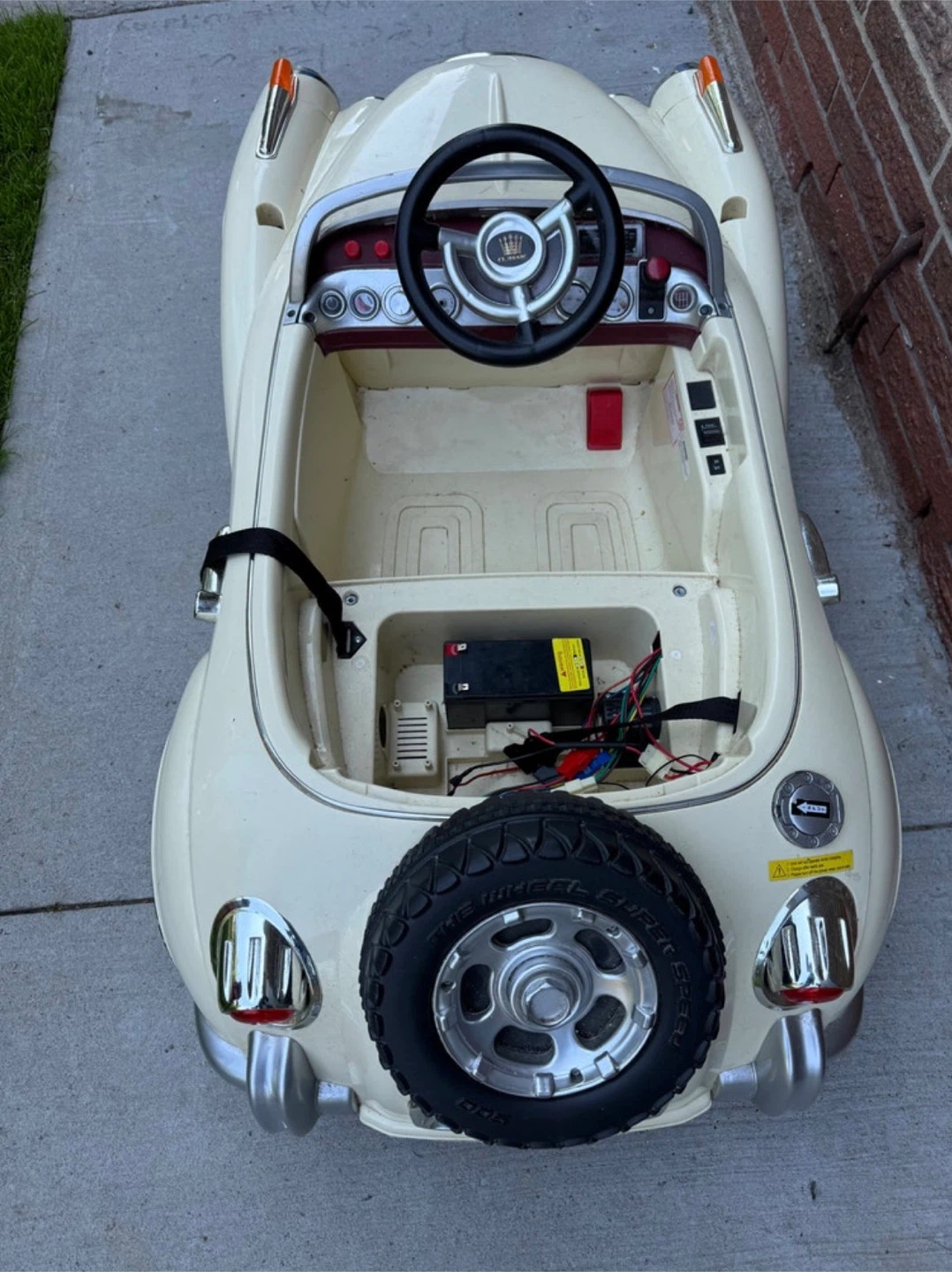 Kids Magic Brand power wheels with 2 Batteries & Charger - photo 5