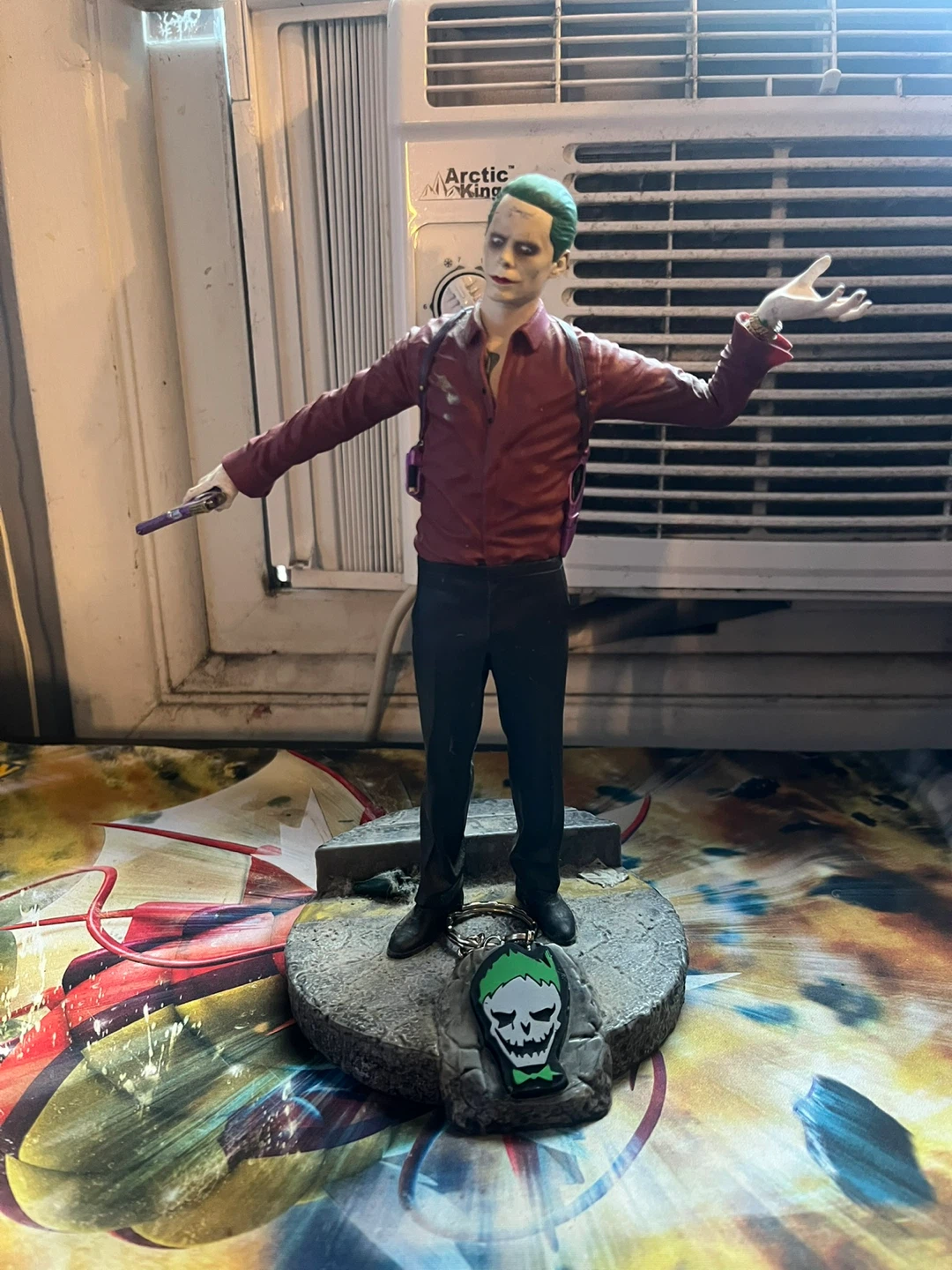 Joker statue with Keychain