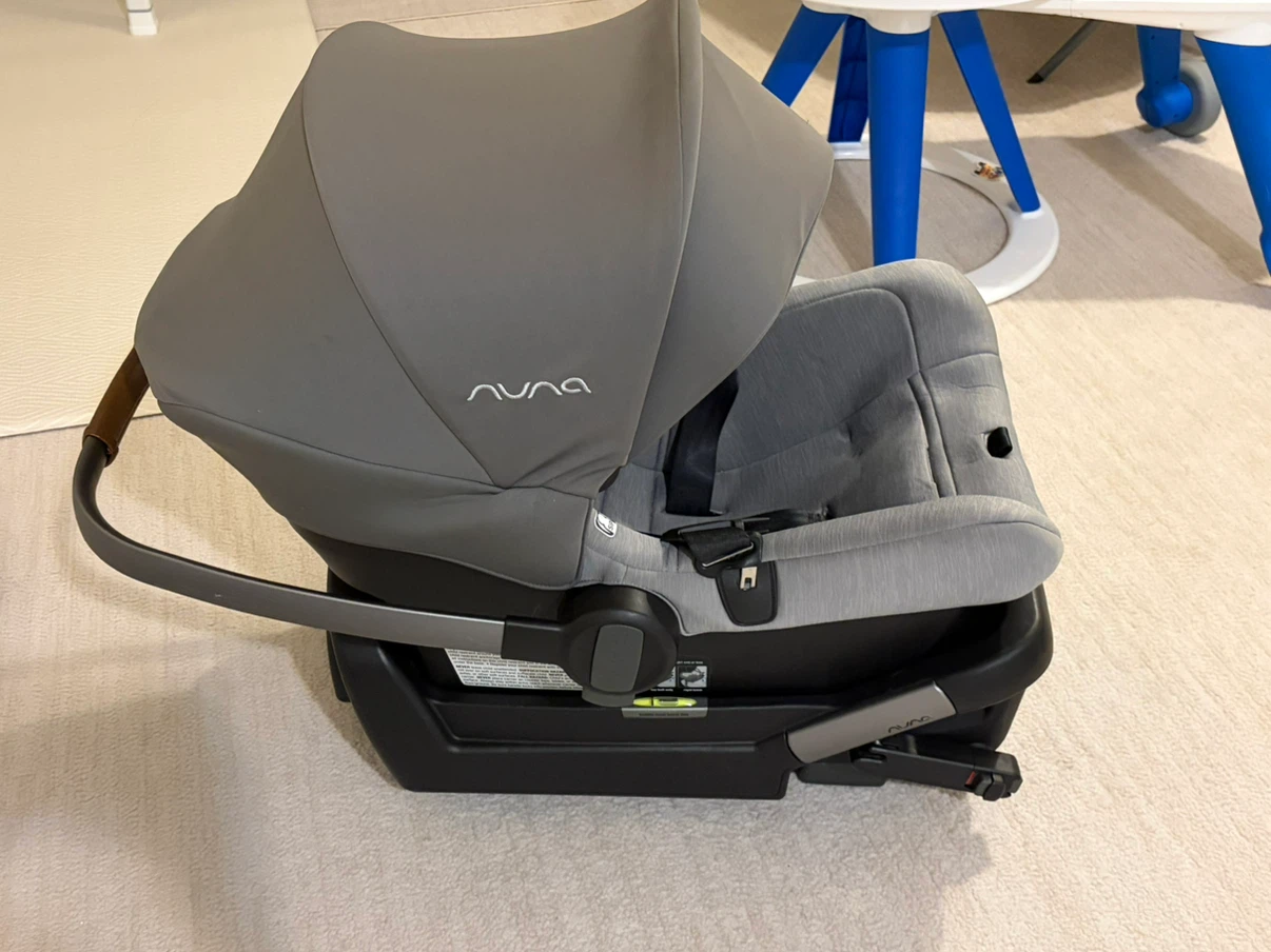 Nuna Pipa Lite Infant Car Seat with base