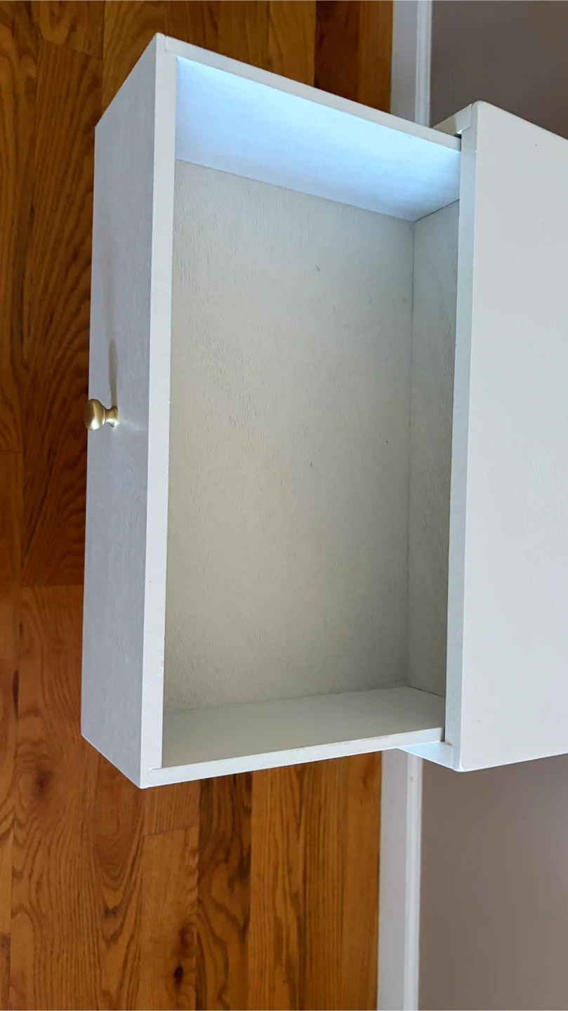 White night stand - photo 2
